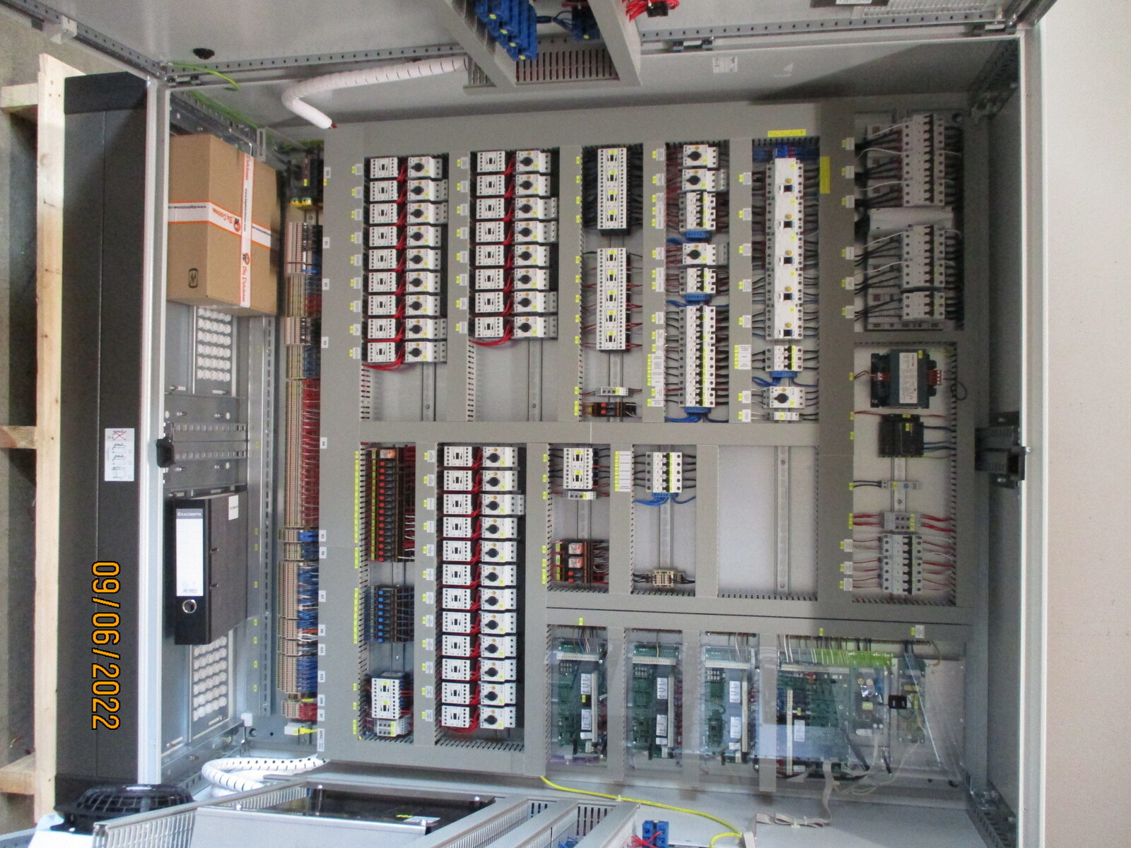 Switch cabinet Breeder Female & Male